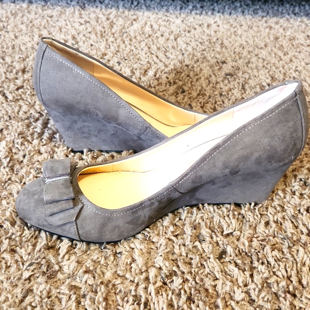 Grey Jessica Simpson heels 8.5